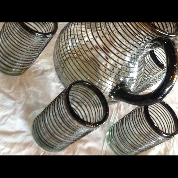 Pitcher and glasses - Picture 4 of 6